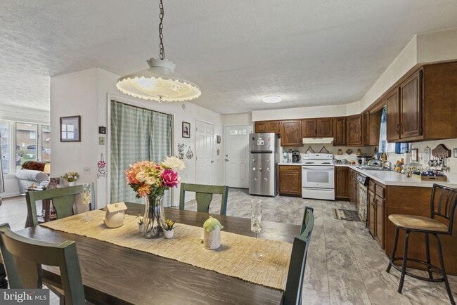 Building Photo - 638 Westwood Dr