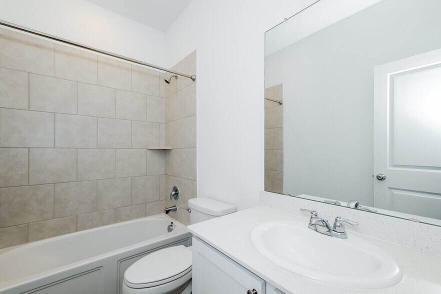 Building Photo - 1114 Daffodil St