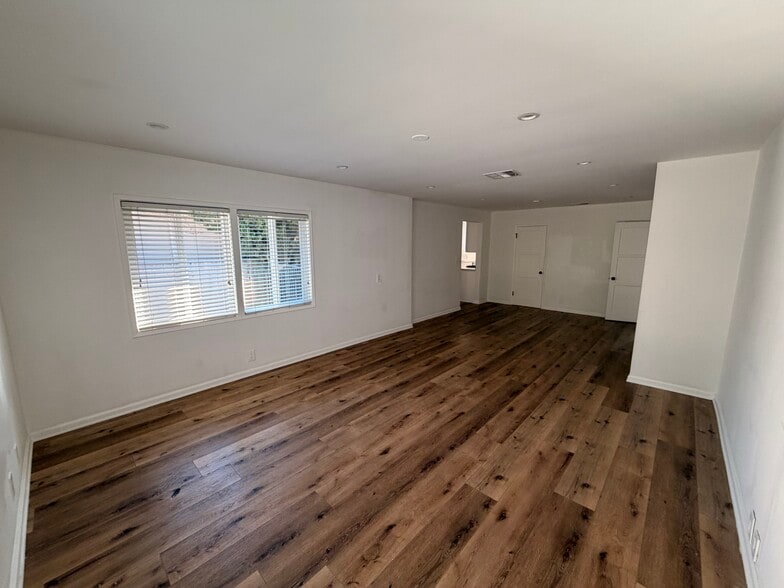 Building Photo - 5840 Allott Ave