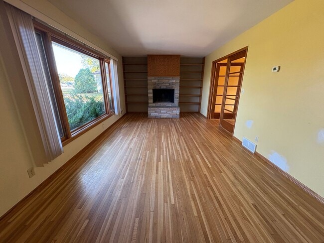 Building Photo - 2 Bed 2 Bath for $1,300!