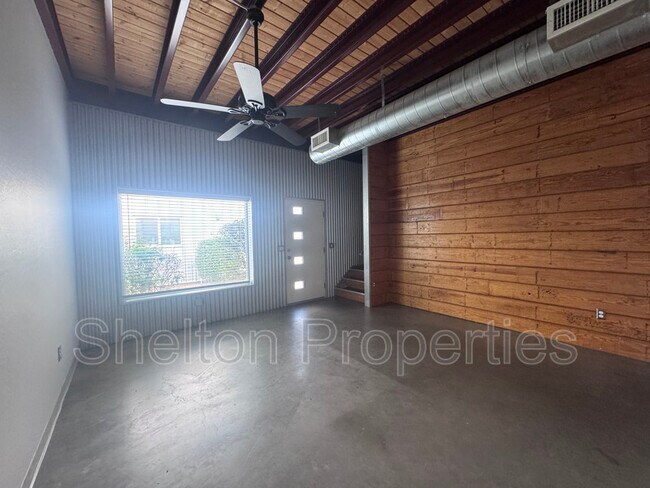 Building Photo - 2121 W Hayward Ave