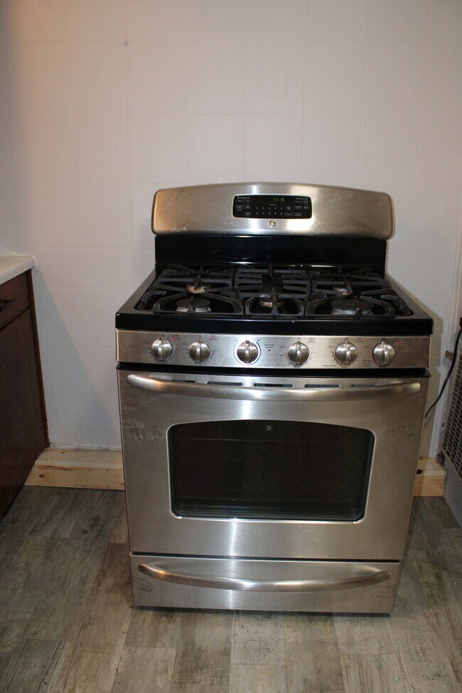 Building Photo - 2bed 1 bath in Independence off Chrysler