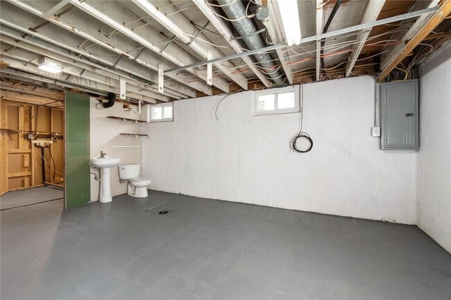 Building Photo - 9731 Twincrest Dr