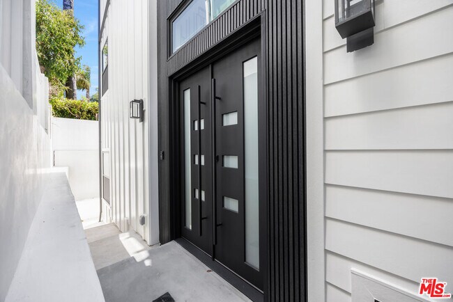 Building Photo - 926 17th St