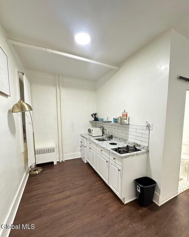 Building Photo - 51 Elm St