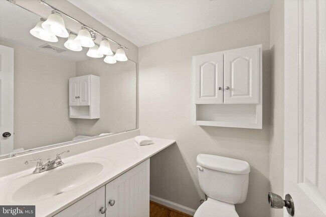 Building Photo - 2660 Oakton Glen Dr