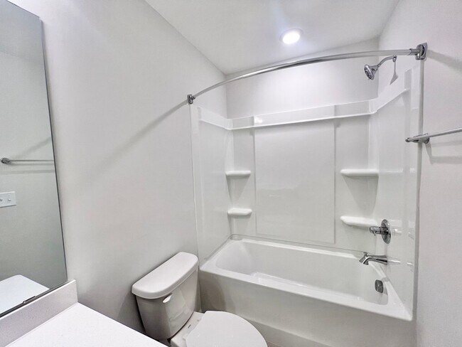 Building Photo - **OFFERING RENT PROMOTION FOR FIRST 6 MONT...