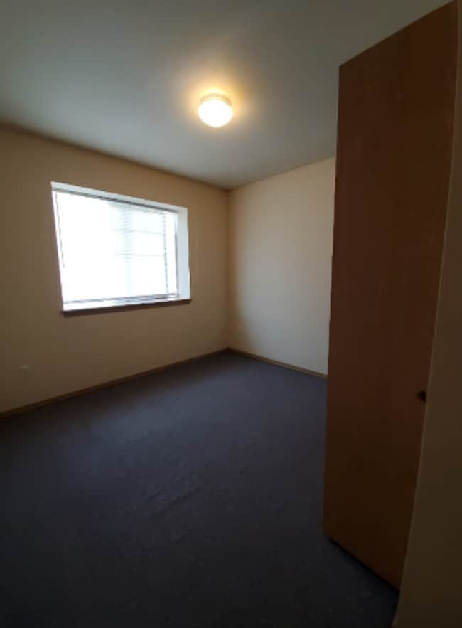 Building Photo - 4 Bedroom, 3 Bathroom Duplex near WWU! PRE...