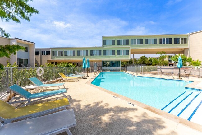 Building Photo - Discover the Ultimate in South Austin Living at Skybridge Lofts - Modern 2 Bedroom, 2.5 Bathroom ...