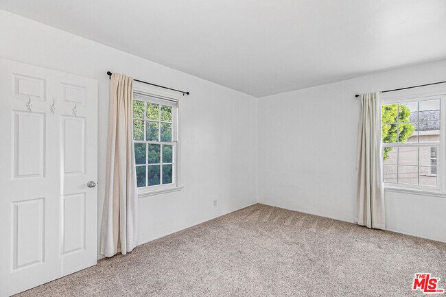 Building Photo - 1352 Ocean Park Blvd