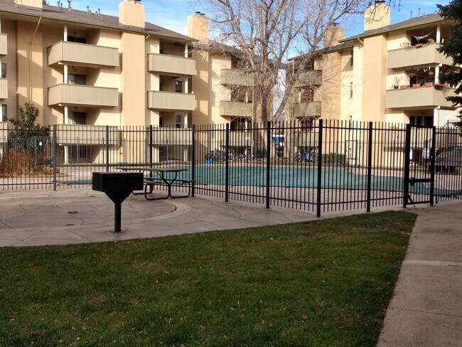 Building Photo - Cozy 2B/1.5B Quiet Boulder Unit - 1ST MONTH FREE