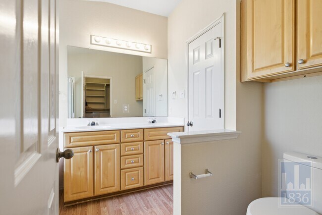 Building Photo - 10520 Fosseway Dr