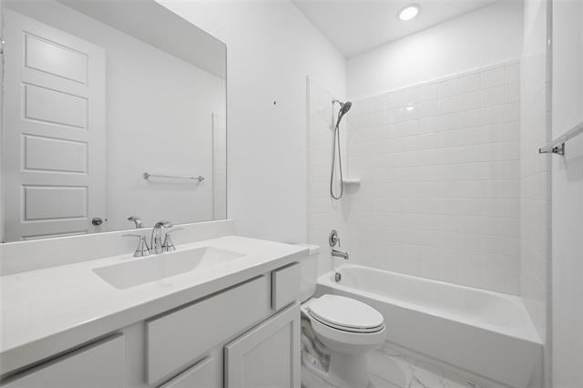 Building Photo - 3008 Armstrong Ave