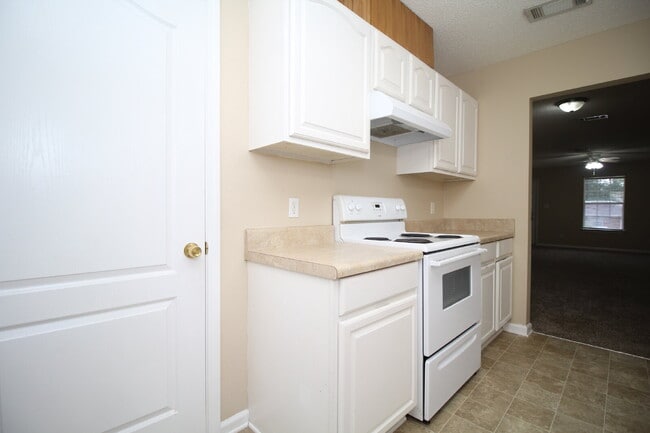 Building Photo - 2-Bed, 2-Bath Milton Duplex Minutes from Whiting Field – Pet Friendly with Lawn Maintenance Inclu...