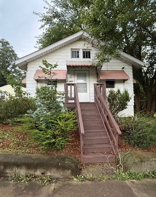 Building Photo - 688 Kipling St