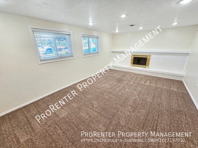 Building Photo - 1094 Beverly Way