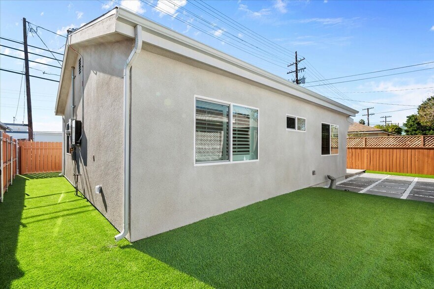 Side & back view (great sized back and side yard - 408 W Walnut Ave