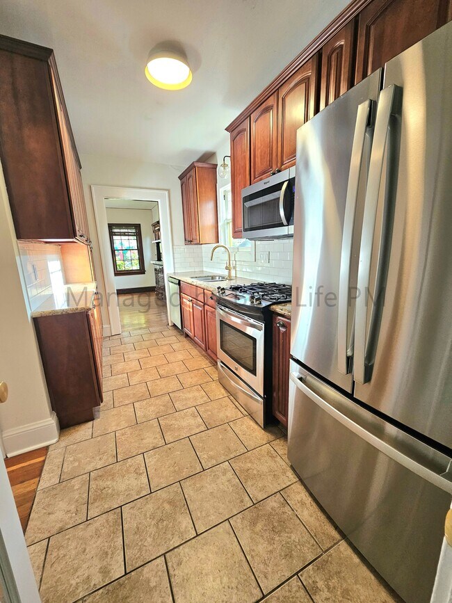 Building Photo - 223 NE 62nd Ave