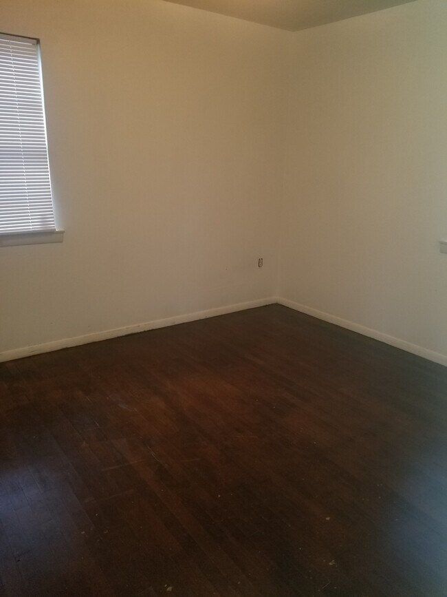 BEDROOM #2 - 333 savana str