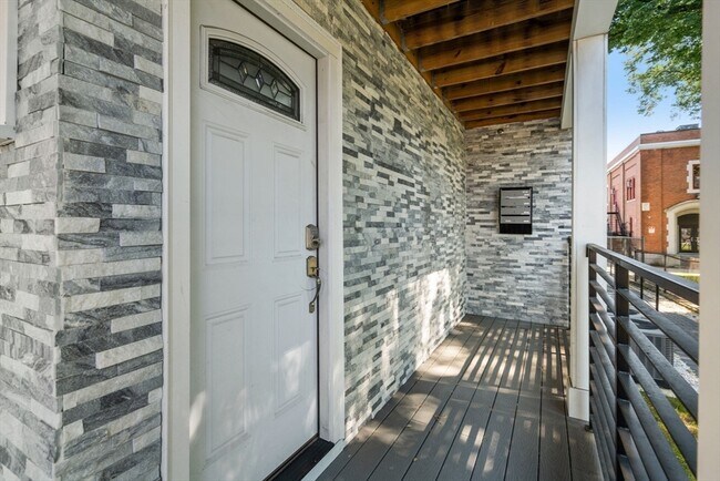 Building Photo - 599 Broadway