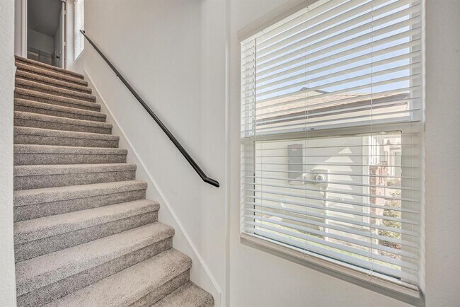 Building Photo - 367 Keefer