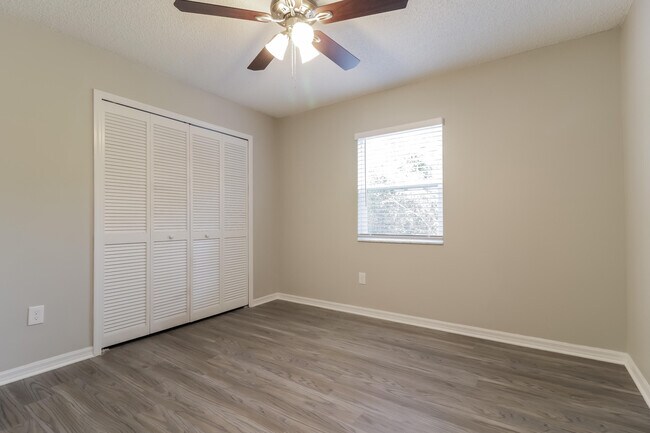 Building Photo - 3982 Ridgewood Dr