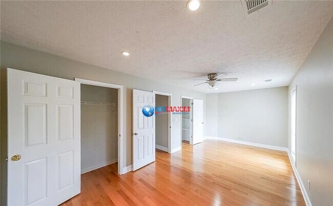 Building Photo - Nice ranch in the COLLINS HILL cluster in ...