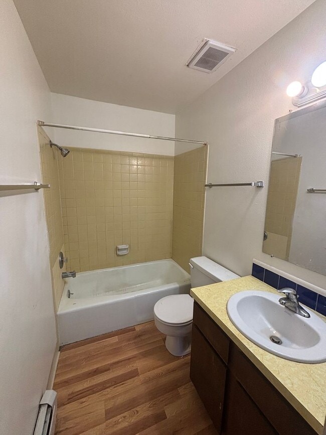 Building Photo - 1624 Azalea Dr