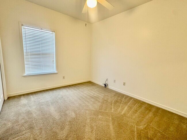 Building Photo - 90 Flamingo Dr