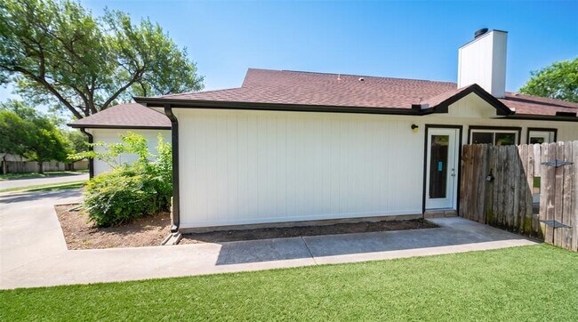 Building Photo - 339 Fantail Loop