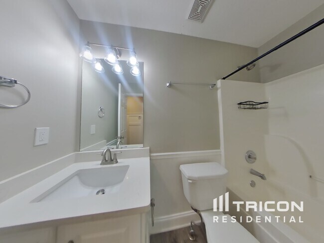 Building Photo - 4550 Talon Way
