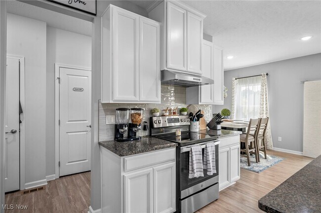 Building Photo - 9256 Preserve Way