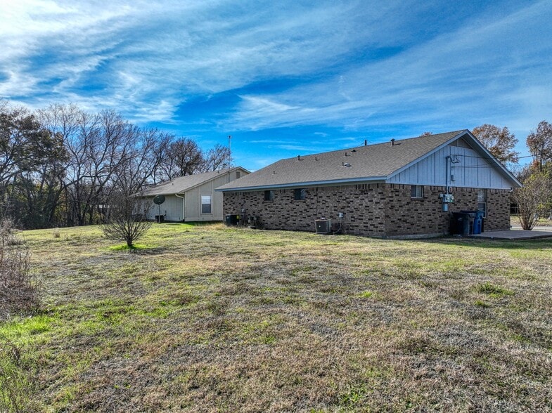 Building Photo - 2105 Interurban Blvd