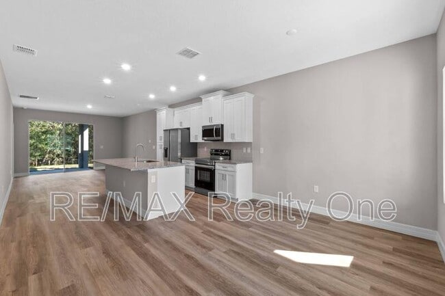 Building Photo - 457 E Panama Dr