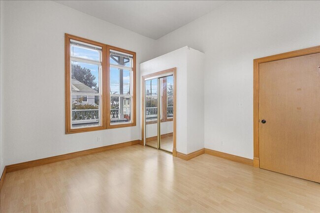 Building Photo - 1702 Paru St