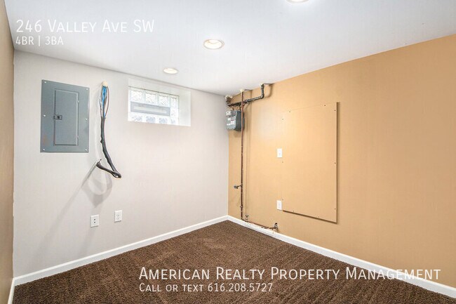 Building Photo - 246 Valley Ave SW