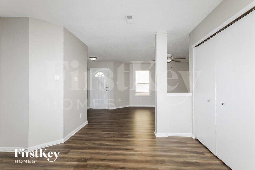 Building Photo - 10605 Glenayr Dr