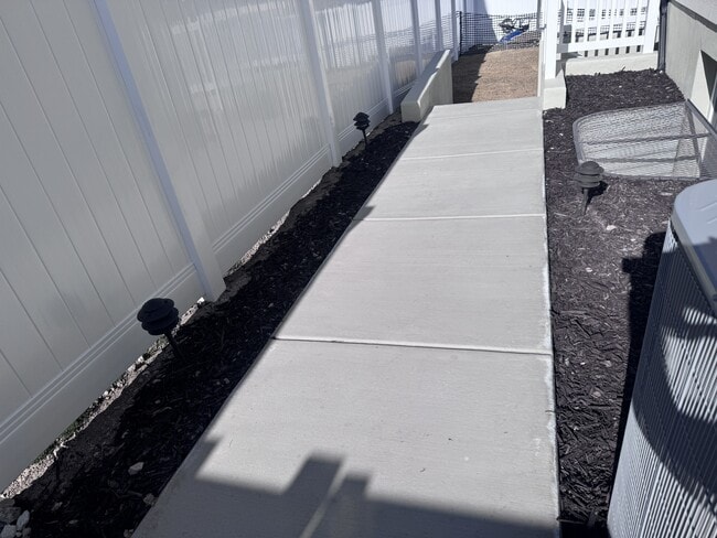 Building Photo - 4214 1470 N