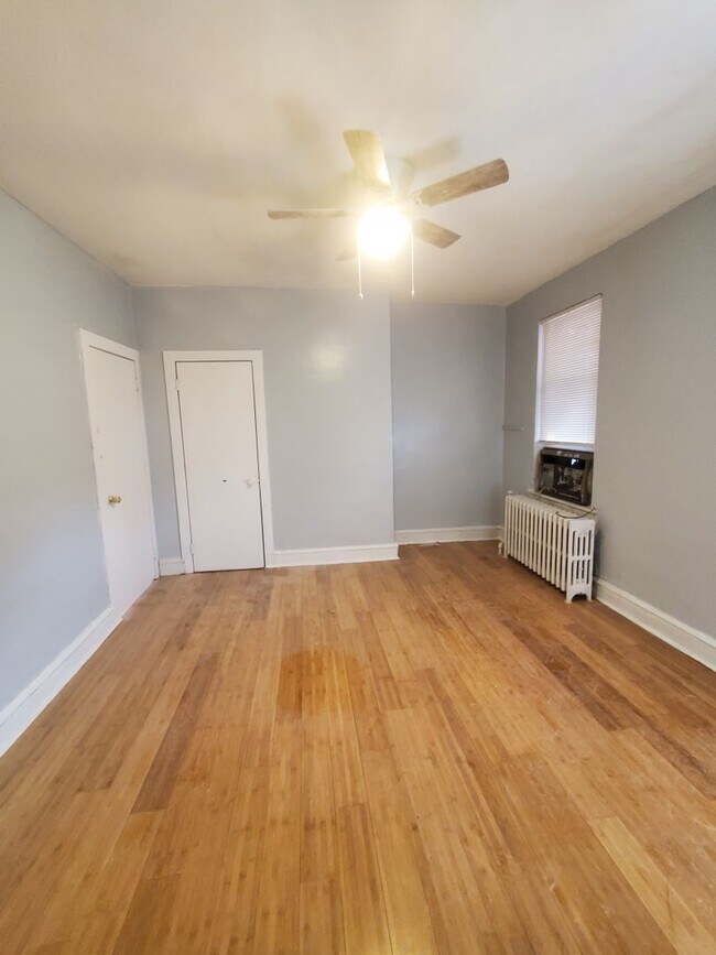 Building Photo - Nice 3Bd/1Ba Available Now...in Elmwood