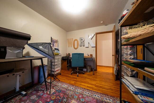 Building Photo - 3235 S 39th Ave