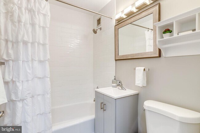 Building Photo - 1011 Arlington Blvd