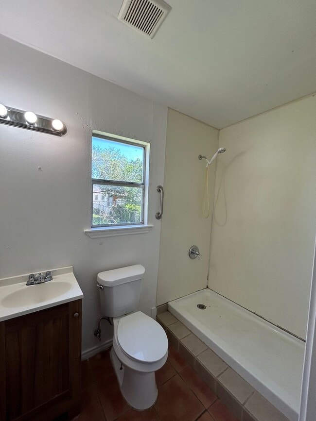 Building Photo - COMING SOON! Cute 3 Bedroom, 1 Bath Close to Downtown San Antonio.