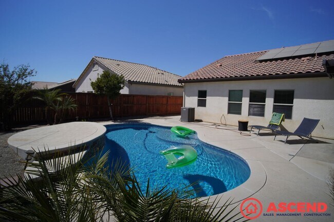 Building Photo - Phenomenal Home In Gossamer Grove!