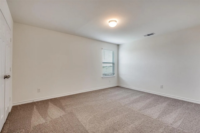 Building Photo - 749 Windsor Dr