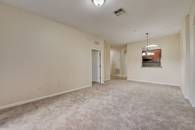 Building Photo - Beautifully Maintained 3-Bedroom, 2-Bathro...