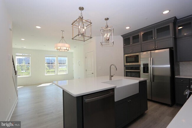 Building Photo - 2512 W Peninsula Dr