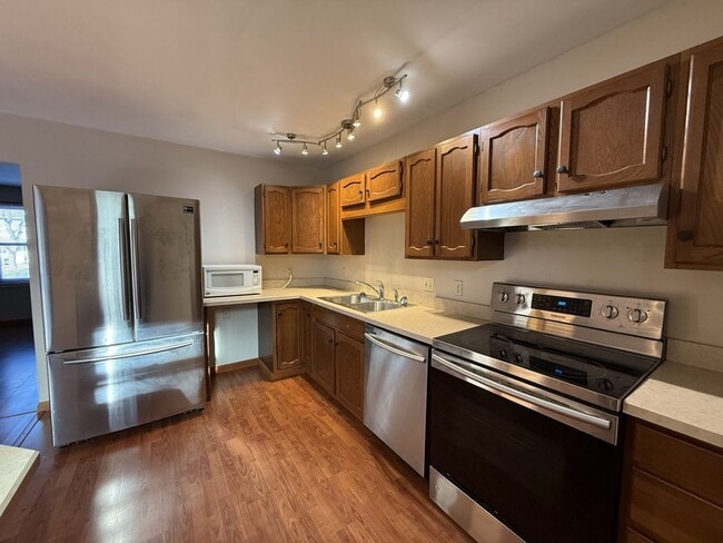 Building Photo - Two Bedroom, 1.5 Bath in Breezewood