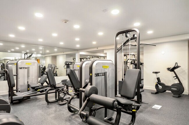 Building Photo - Open view from 8th Floor at Washington Squ...