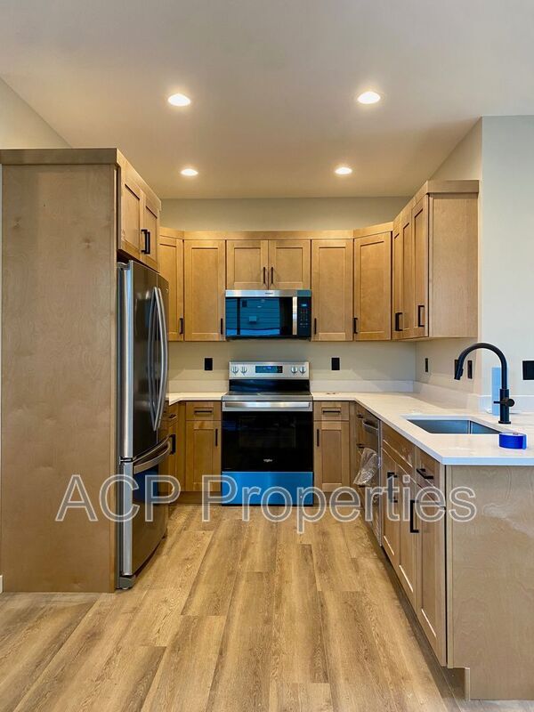 Building Photo - 110 Baker St