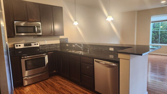 Building Photo - 3 bedroom, 2.5 bath, Townhome Mill Creek $...